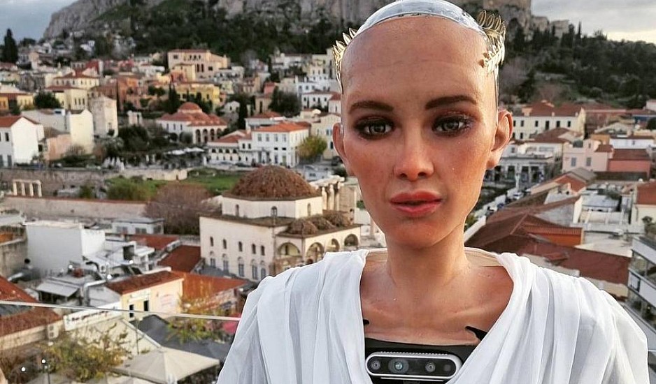 Στην Αθήνα βρέθηκε η Σοφία, το πιο διάσημο ρομπότ με τεχνητή νοημοσύνη – Δείτε τις φωτογραφίες με φόντο την Ακρόπολη